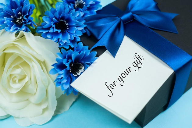 ホワイトデー用の青いギフト