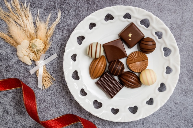 お皿の上に乗ったチョコレート