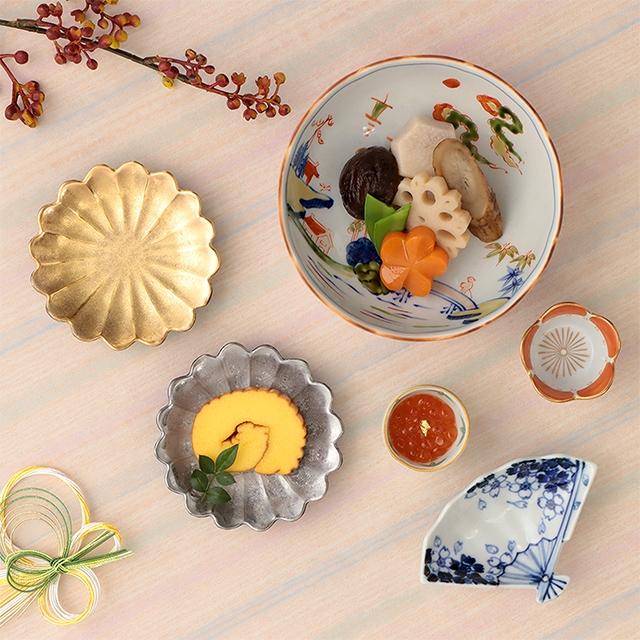 希少品 中国大清乾隆年製 百花不落地小皿 金彩満彩絵 盘